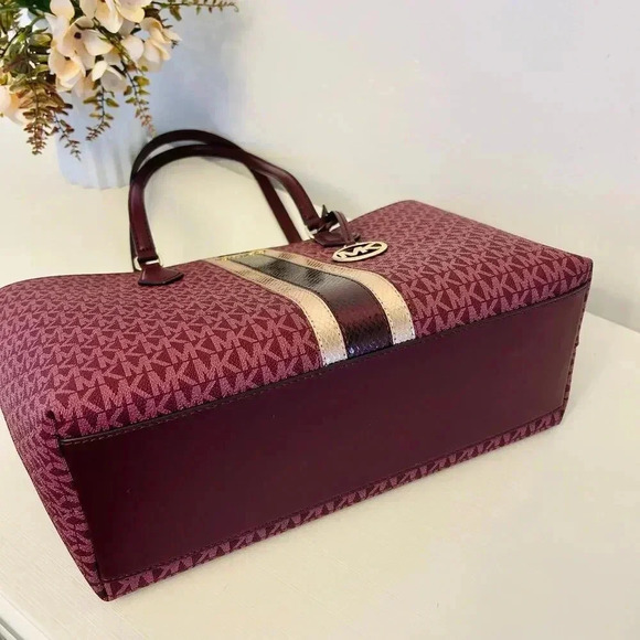 Michael Kors Sheila Large Signature Logo and Metallic Tote Bag - Picture 6 of 10